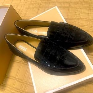 Michael Michael kors Conner navy blue loafer NWOT